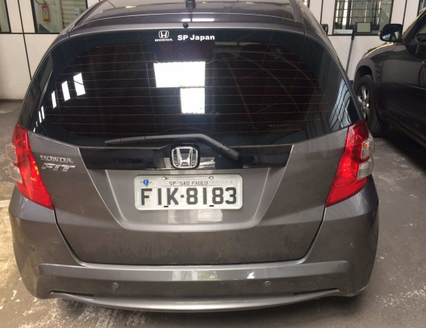  VEÍCULO PLACA FIK8183. RENAVAM: 536607109. CHASSI: 93HGE8890EZ101681. CNPJ DO PROPRIETÁRIO: 54.112.099/0001-42. DESCRIÇÃO: 01 veículo marca/modelo:HONDA/FIT EXFLEX, tipo: automóvel, cor cinza, ano/modelo: 2013/2014, combustível: alcool/gasolina. Certificou o oficial de justiça em 21 de fevereiro d